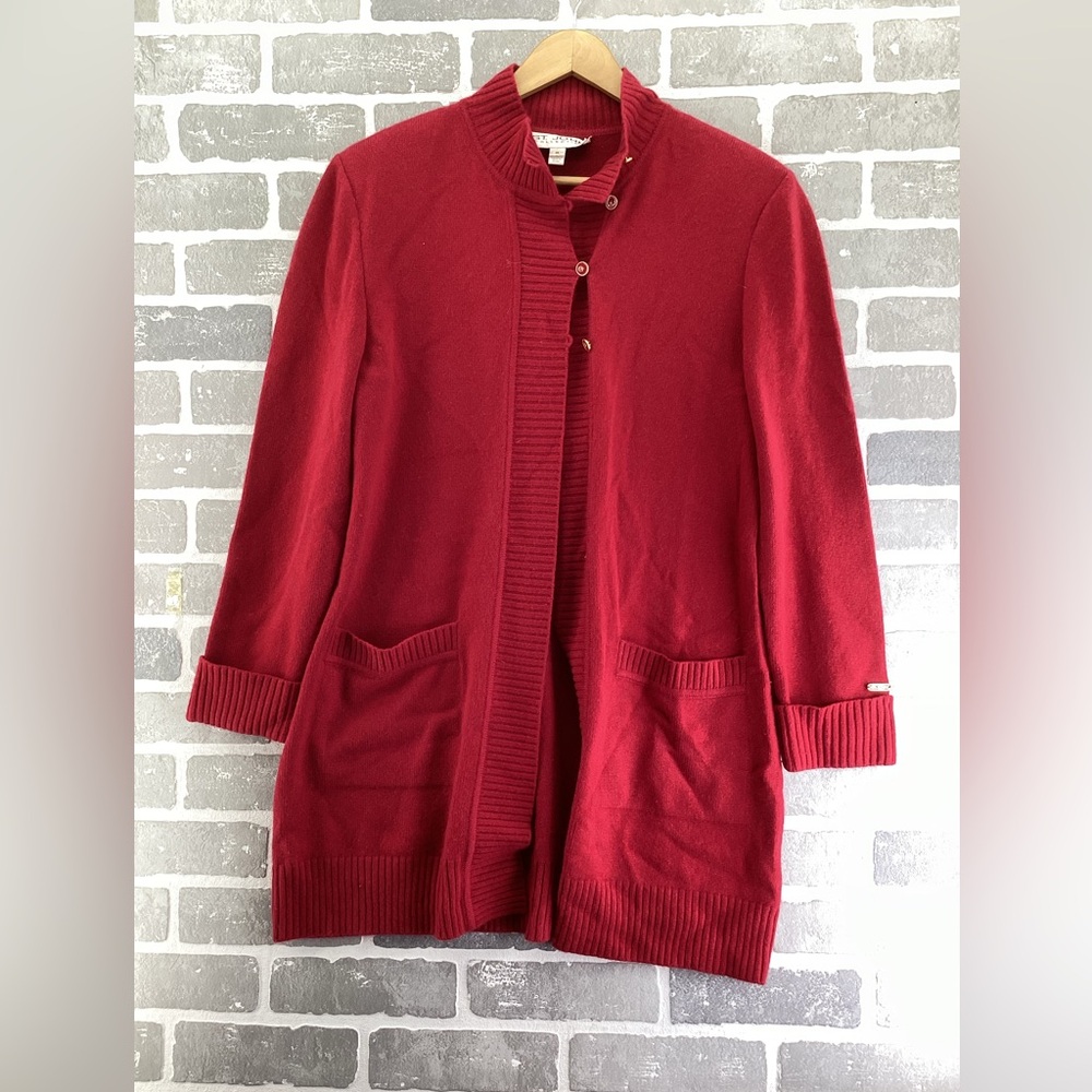St. John red 100% cashmere cardigan sweater Size Medium‎